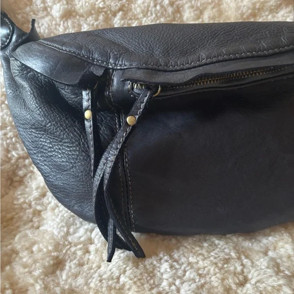 Black Leather Sling/Crossbody Bag - Great Condition - Picture 7 of 7